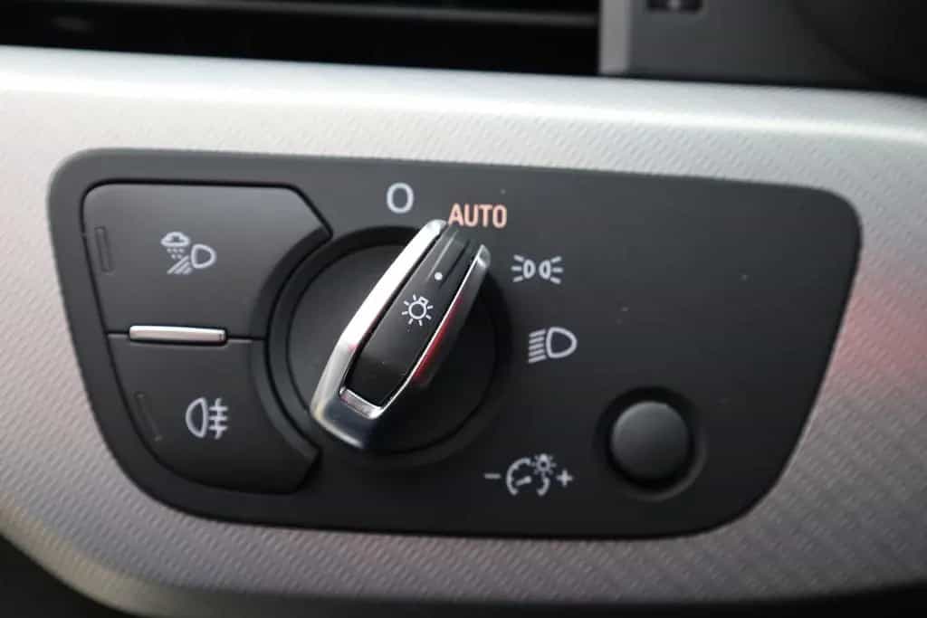 Audi A4 Avant 2.0 TFSI LED Navi Sitzheizung DAB USB 02/2018-photo-11