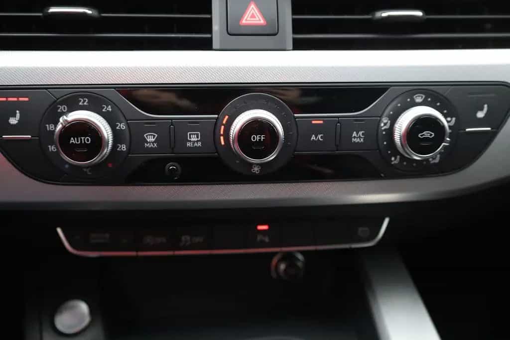 Audi A4 Avant 2.0 TFSI LED Navi Sitzheizung DAB USB 02/2018-photo-20