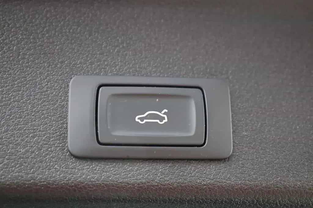 Audi A4 Avant 2.0 TFSI LED Navi Sitzheizung DAB USB 02/2018-photo-30