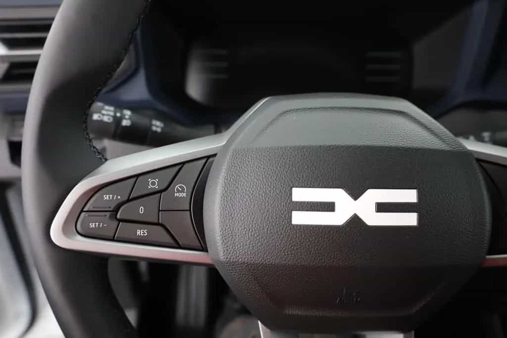 Dacia Duster TCe 130 LED Navi Kamera 04/2025-photo-16