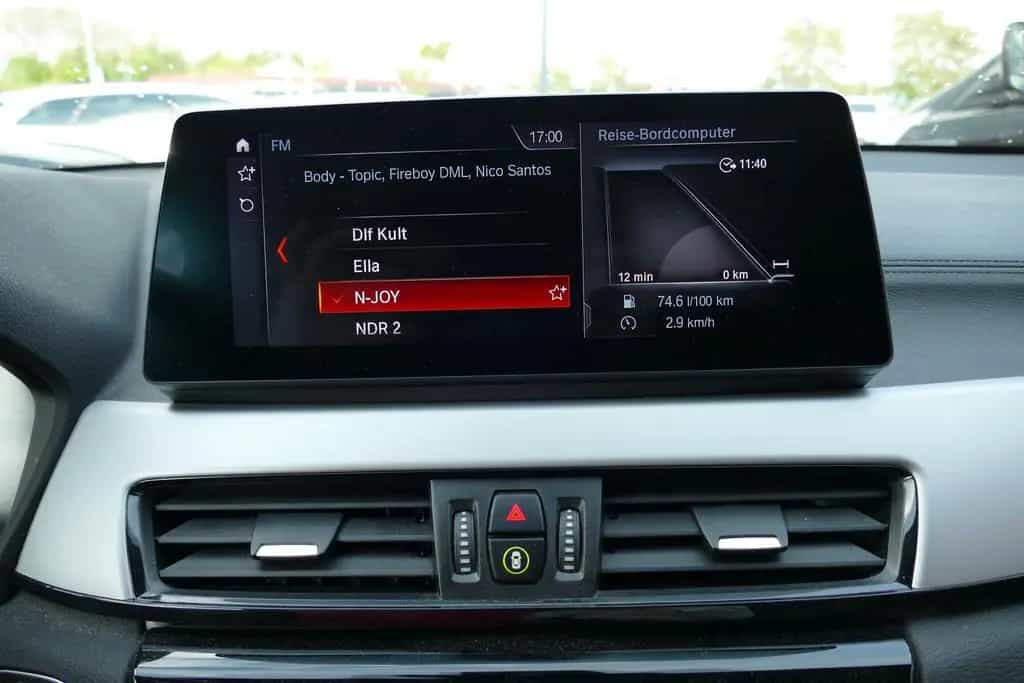 BMW X2 sDrive 18 i LED Navi Tempomat AHK Sitzheizung 01/2020-photo-14