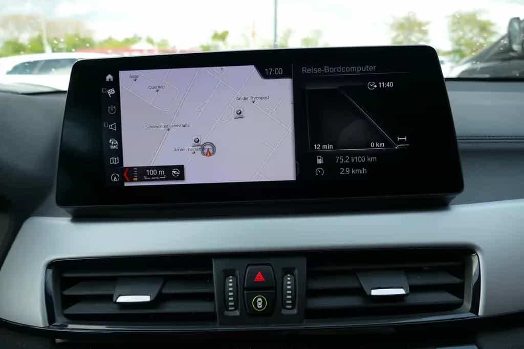 BMW X2 sDrive 18 i LED Navi Tempomat AHK Sitzheizung 01/2020-photo-16