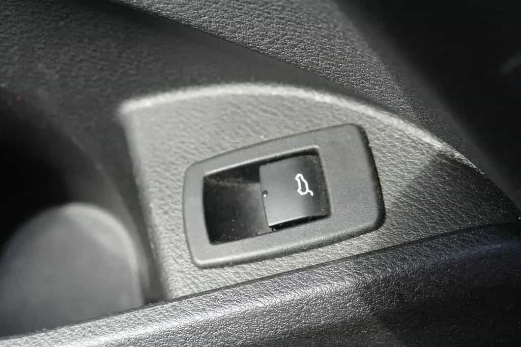 BMW X2 sDrive 18 i LED Navi Tempomat AHK Sitzheizung 01/2020-photo-19