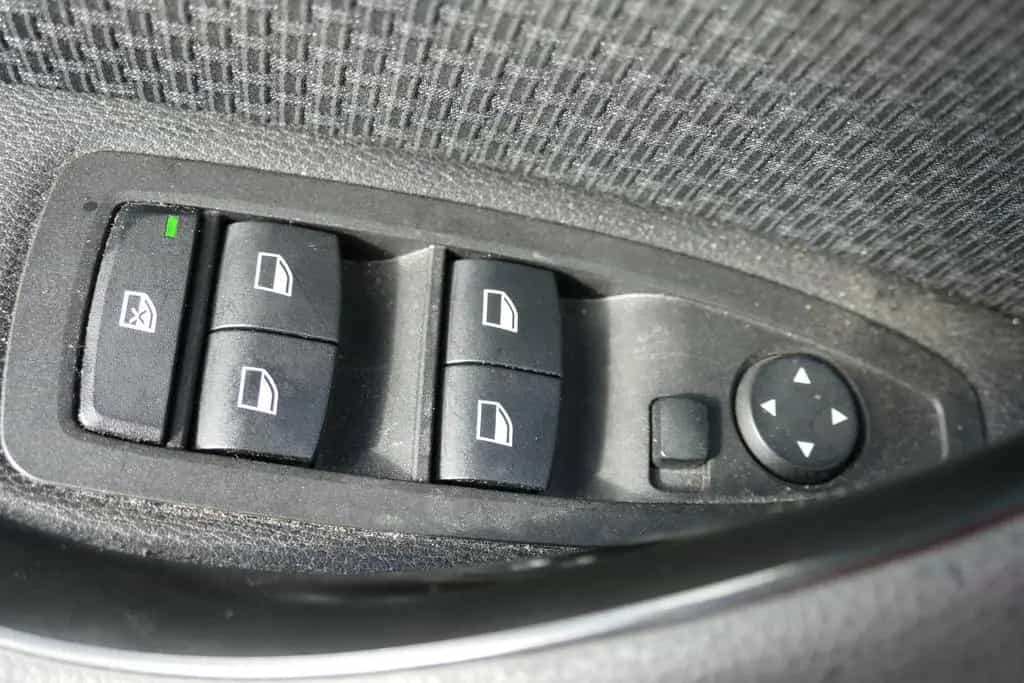 BMW X2 sDrive 18 i LED Navi Tempomat AHK Sitzheizung 01/2020-photo-20