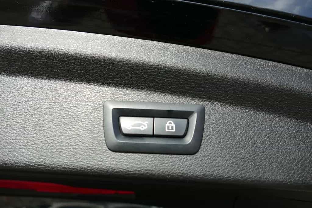 BMW X2 sDrive 18 i LED Navi Tempomat AHK Sitzheizung 01/2020-photo-25