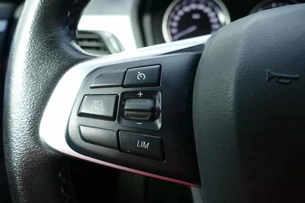 BMW X2 sDrive 18 i LED Navi Tempomat AHK Sitzheizung 01/2020-photo-8