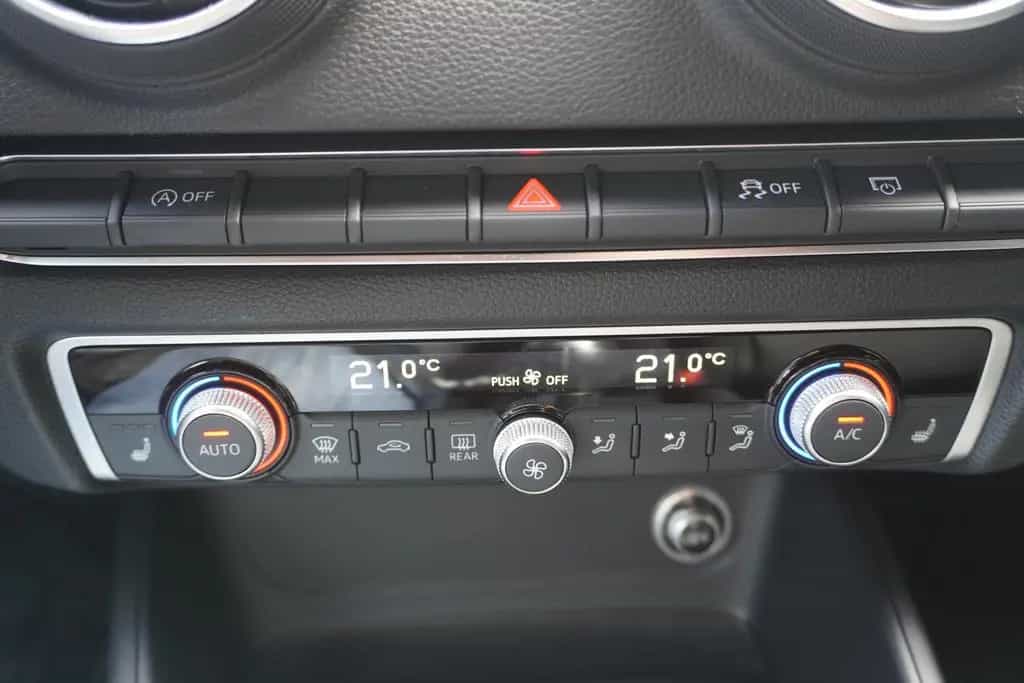 Audi A3 30 TFSI S-Line LED Navi Digitales Cockpit 06/2020-photo-25