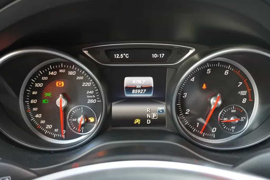 Mercedes-Benz CLA 200 AMG Line LED Sportsitze Leder Navi AHK 09/2018-photo-16