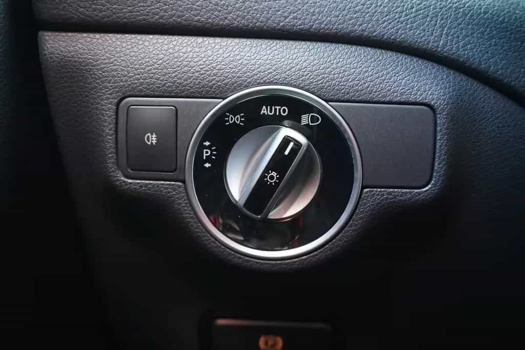Mercedes-Benz CLA 200 AMG Line LED Sportsitze Leder Navi AHK 09/2018-photo-26