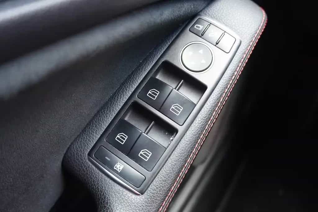 Mercedes-Benz CLA 200 AMG Line LED Sportsitze Leder Navi AHK 09/2018-photo-27