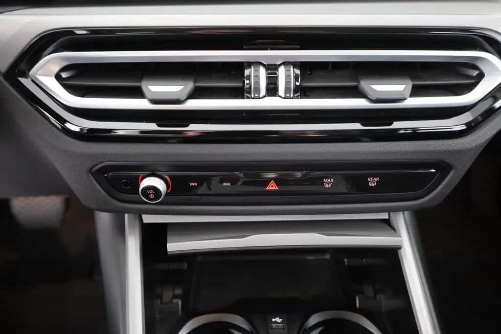 BMW 318 i Touring LED Navi ACC el. Heckklappe DAB 03/2023-photo-11