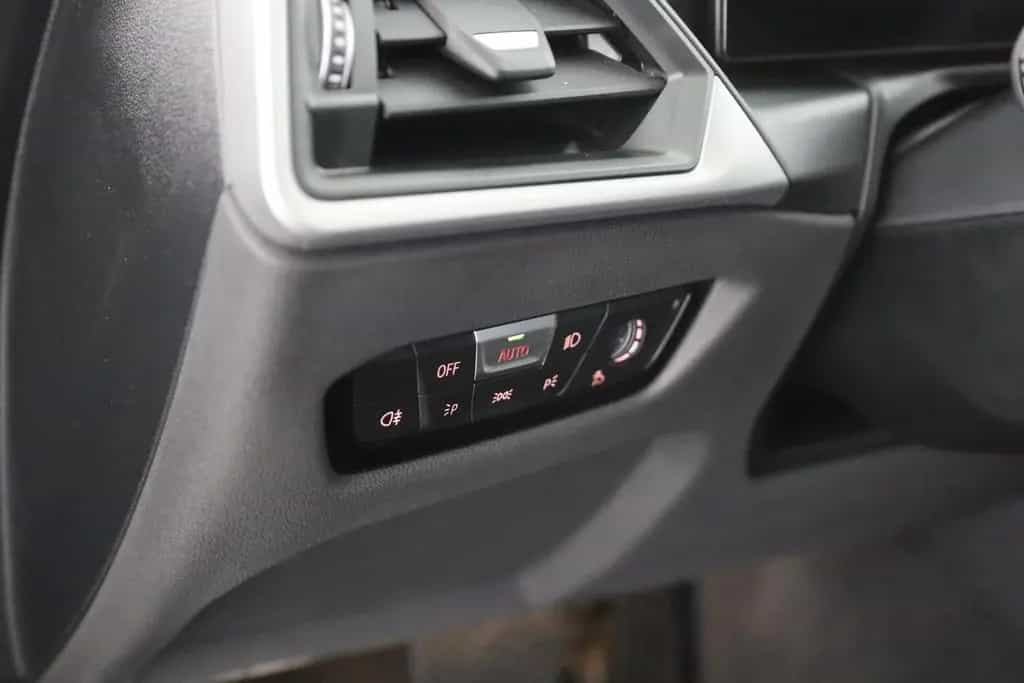BMW 318 i Touring LED Navi ACC el. Heckklappe DAB 03/2023-photo-19