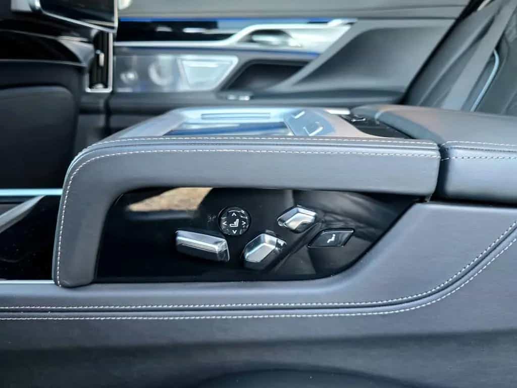 ALPINA B7 4.4 Bi-Turbo / Massage / HUD / B&W / Pano 07/2021-photo-26