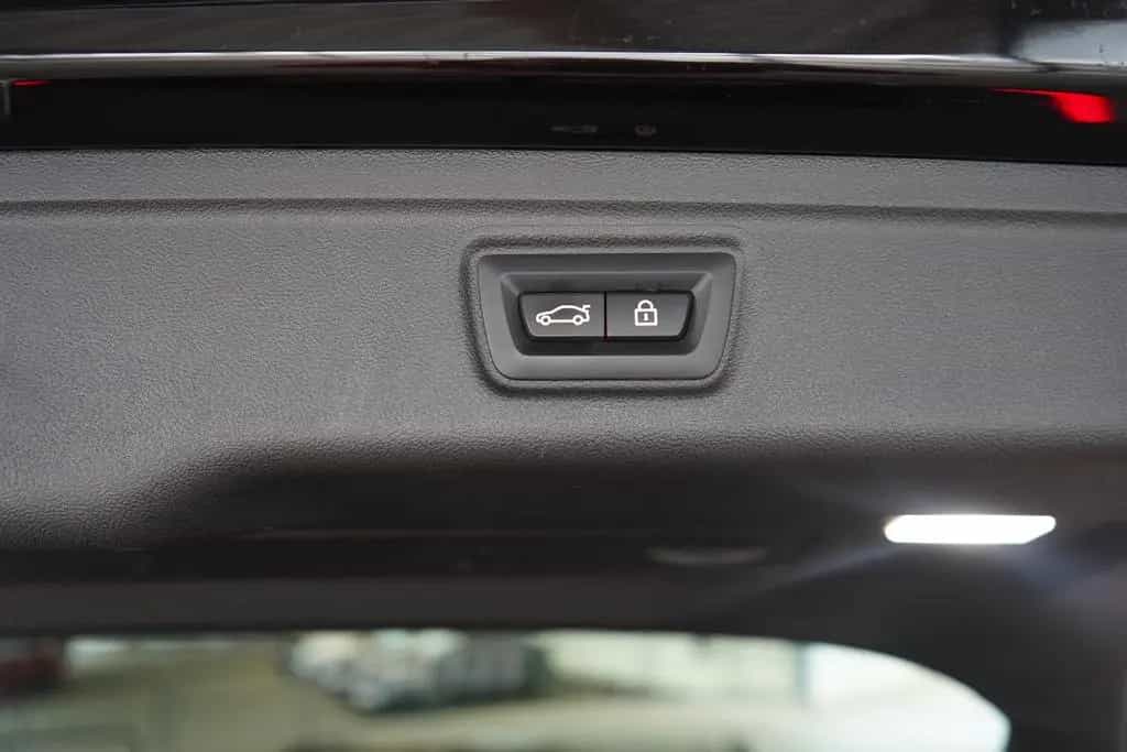 BMW 320 d Touring mHev M Sport Aut. LED AHK Pano 04/2023-photo-35