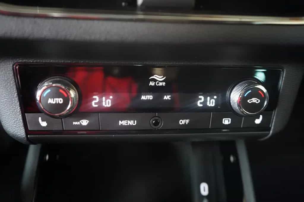 Skoda Kamiq 1.0 Tour LED Kamera Sitzheizung Tempomat 04/2024-photo-16