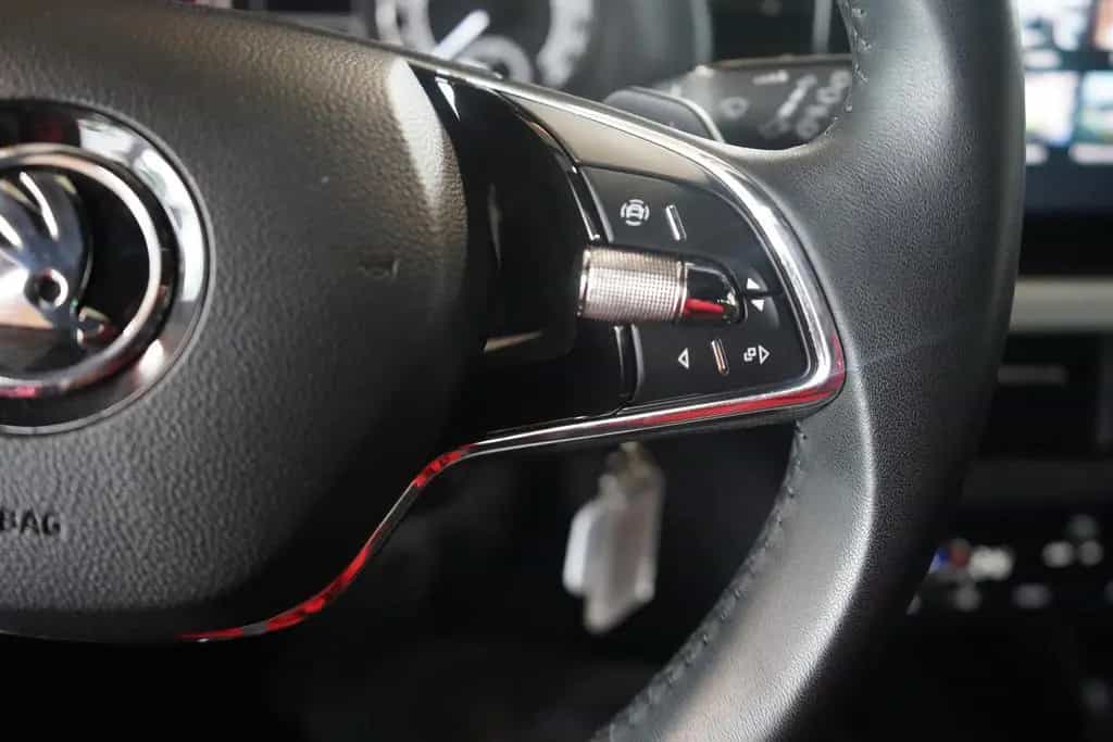 Skoda Kamiq 1.0 Tour LED Kamera Sitzheizung Tempomat 04/2024-photo-21