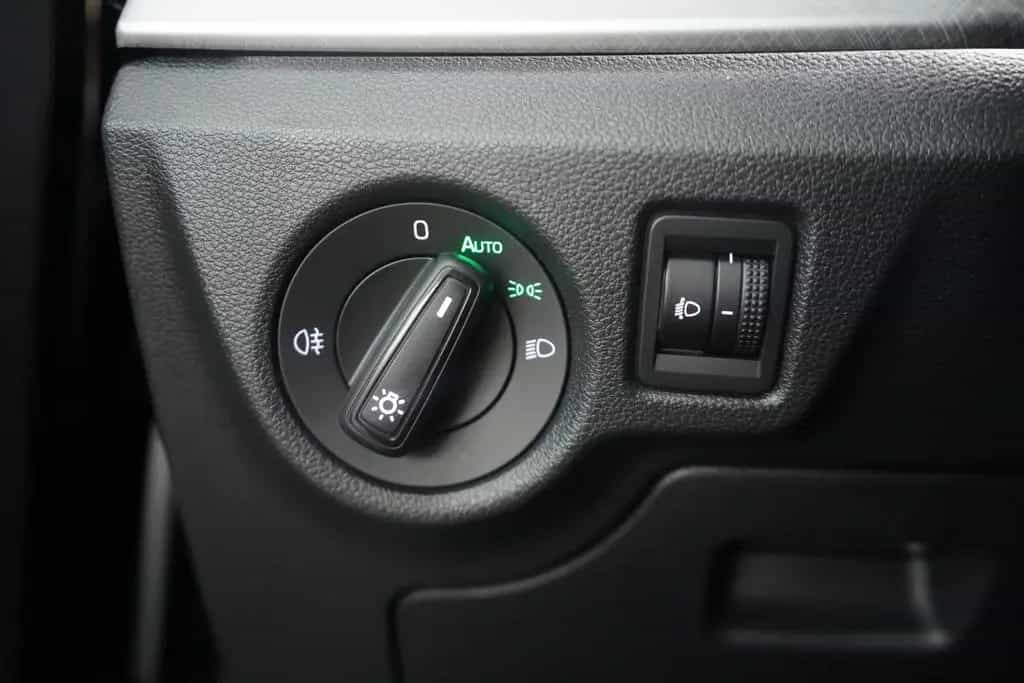Skoda Kamiq 1.0 Tour LED Kamera Sitzheizung Tempomat 04/2024-photo-26