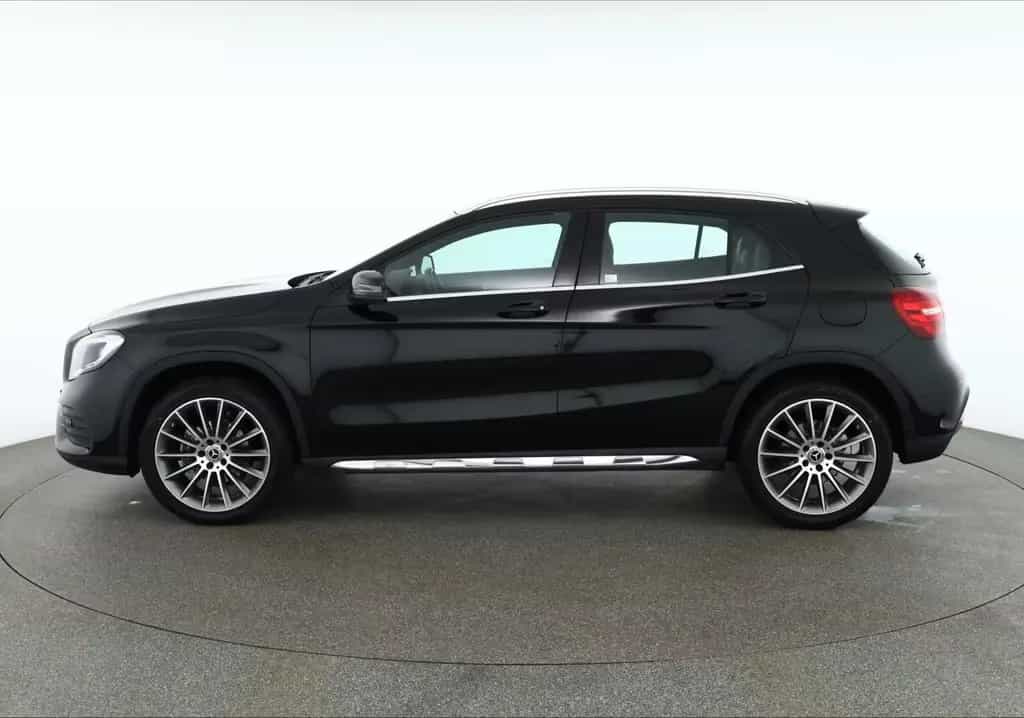Mercedes-Benz GLA 180 AMG Line Aut. LED Navi 360° Leder PDC 01/2019-photo-1