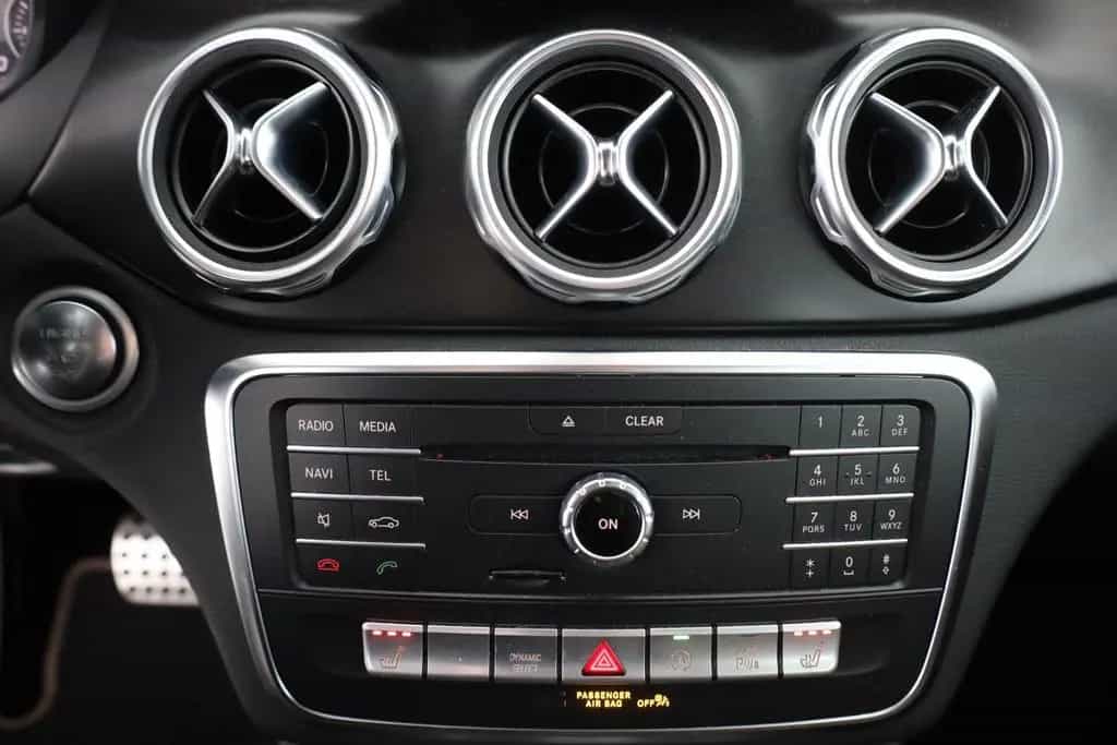 Mercedes-Benz GLA 180 AMG Line Aut. LED Navi 360° Leder PDC 01/2019-photo-11