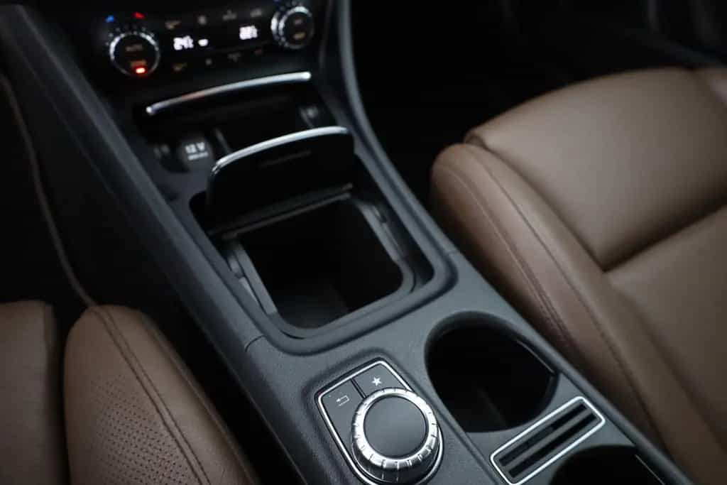 Mercedes-Benz GLA 180 AMG Line Aut. LED Navi 360° Leder PDC 01/2019-photo-13