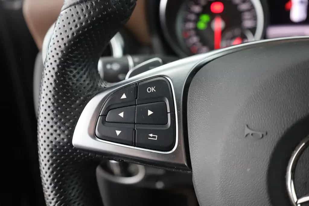 Mercedes-Benz GLA 180 AMG Line Aut. LED Navi 360° Leder PDC 01/2019-photo-15