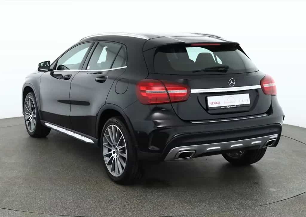 Mercedes-Benz GLA 180 AMG Line Aut. LED Navi 360° Leder PDC 01/2019-photo-2