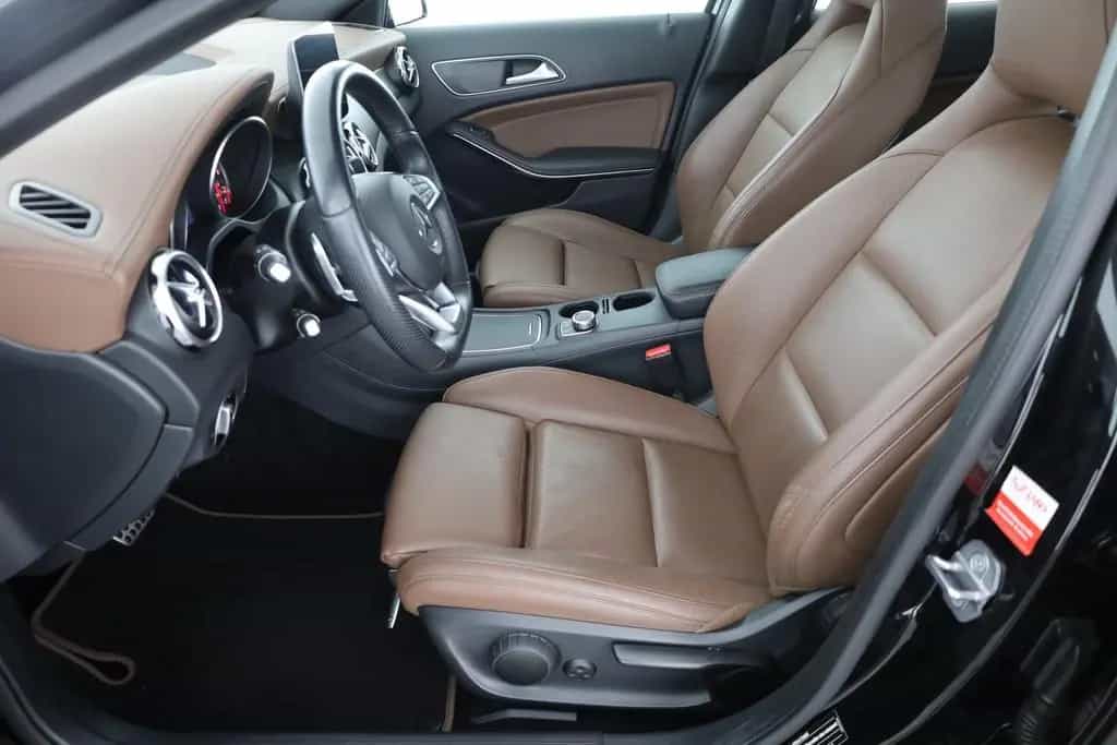 Mercedes-Benz GLA 180 AMG Line Aut. LED Navi 360° Leder PDC 01/2019-photo-22