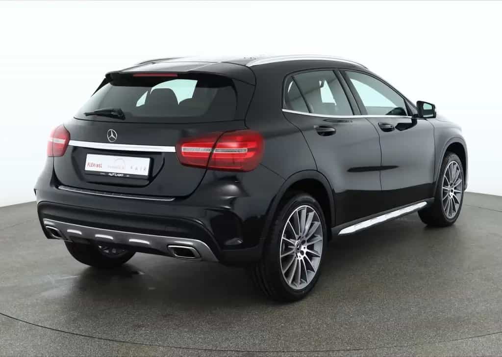 Mercedes-Benz GLA 180 AMG Line Aut. LED Navi 360° Leder PDC 01/2019-photo-4
