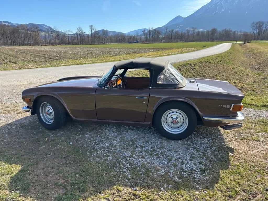 Triumph TR6 10/1973-photo-1