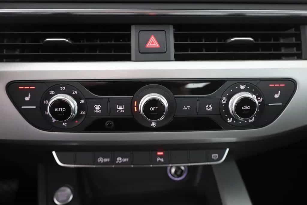 Audi A4 Avant 1.4 TFSI LED Navi Sitzheizung Tempomat 05/2018-photo-11