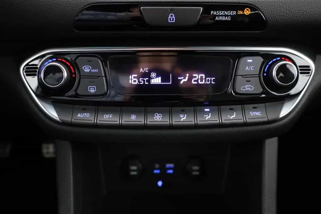 Hyundai i30 T-GDI N Performance LED Navi Sitzheizung DAB 01/2020-photo-11