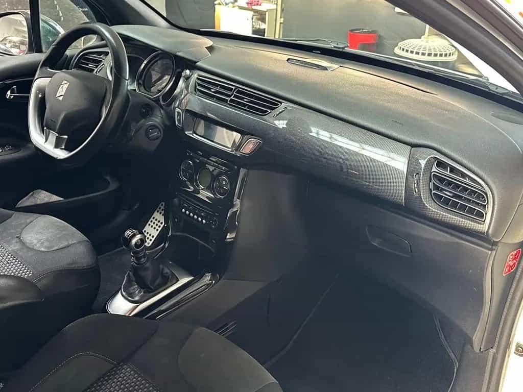 DS Automobiles DS3 Ds DS3 3 1.6 HDi 110 Sport Chic 02/2011-photo-4
