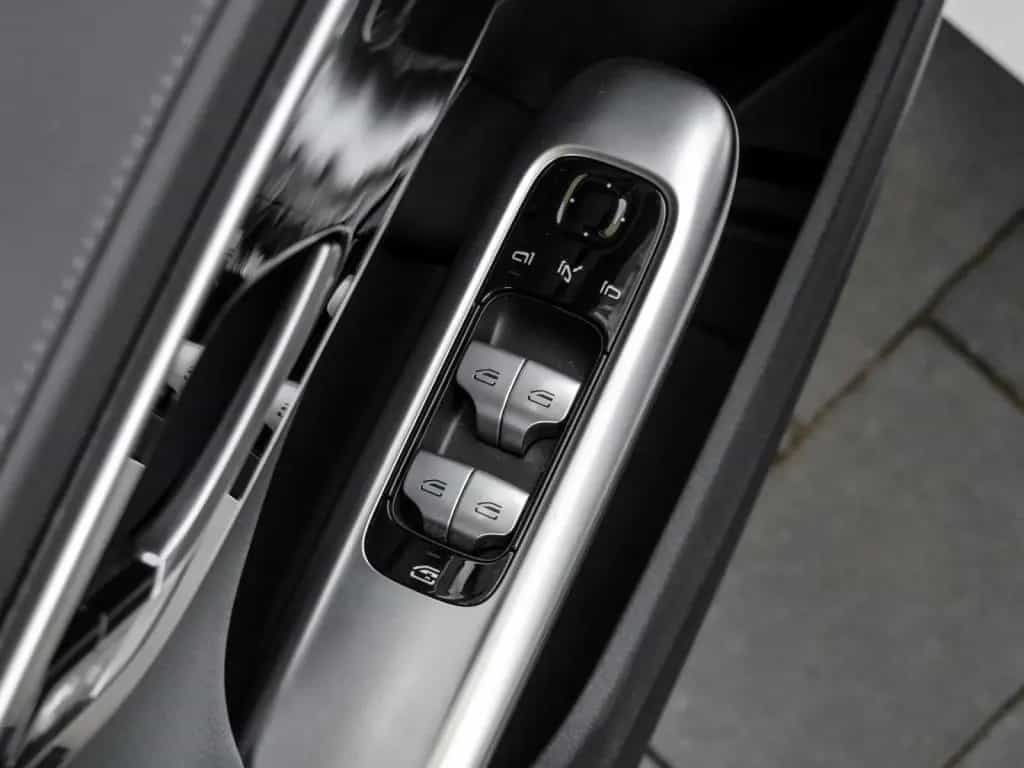 Mercedes-Benz C 180 AMG-Sport/Pano/Night/Totw/Keyl/Ambi/Cam/18 04/2025-photo-14