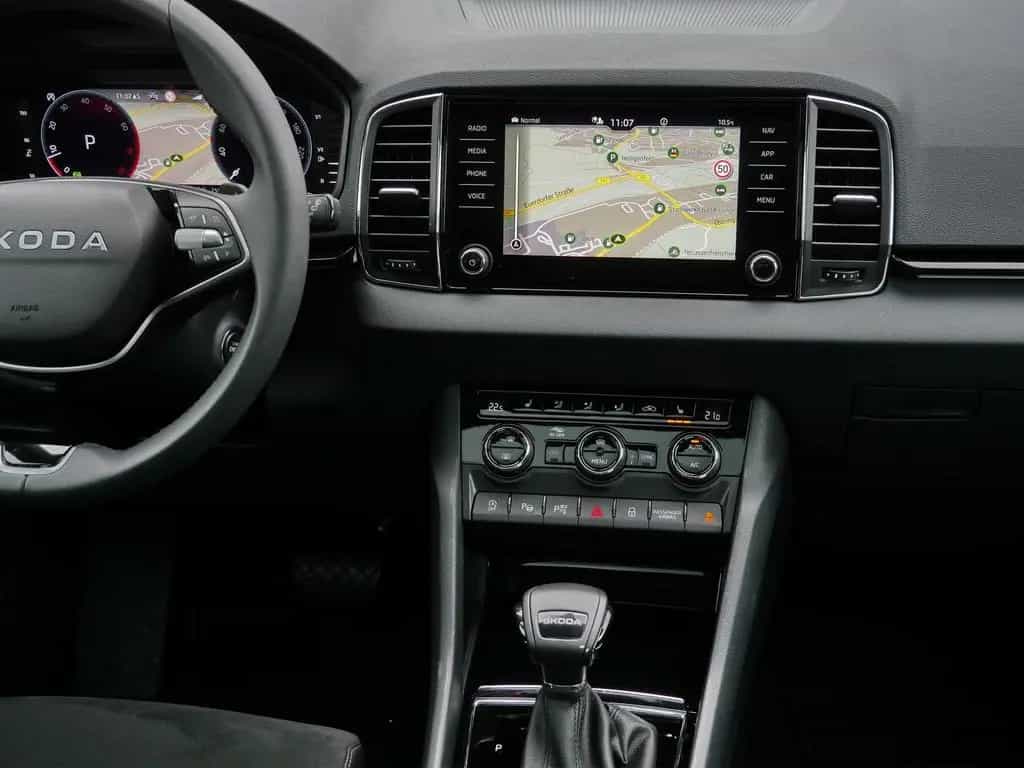 Skoda Karoq Tour 1.5 TSI LED*ACC*Pano*AHK 06/2025-photo-5
