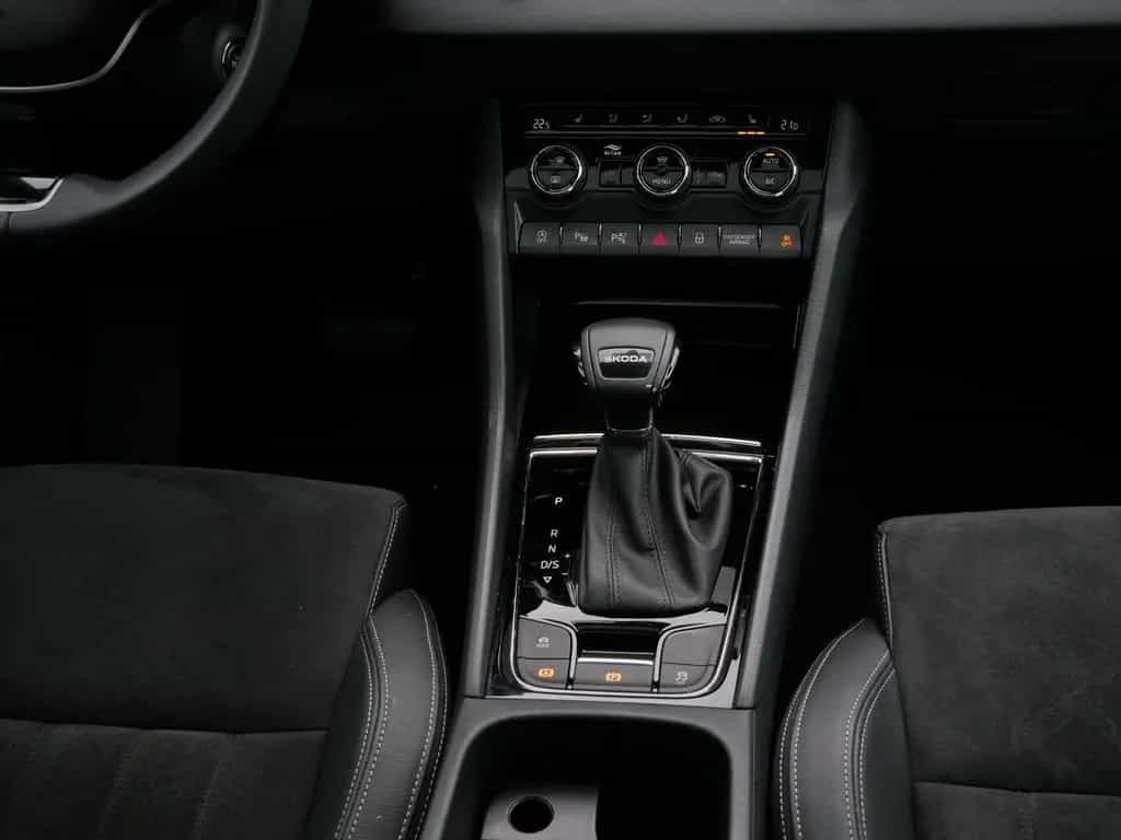 Skoda Karoq Tour 1.5 TSI LED*ACC*Pano*AHK 06/2025-photo-6