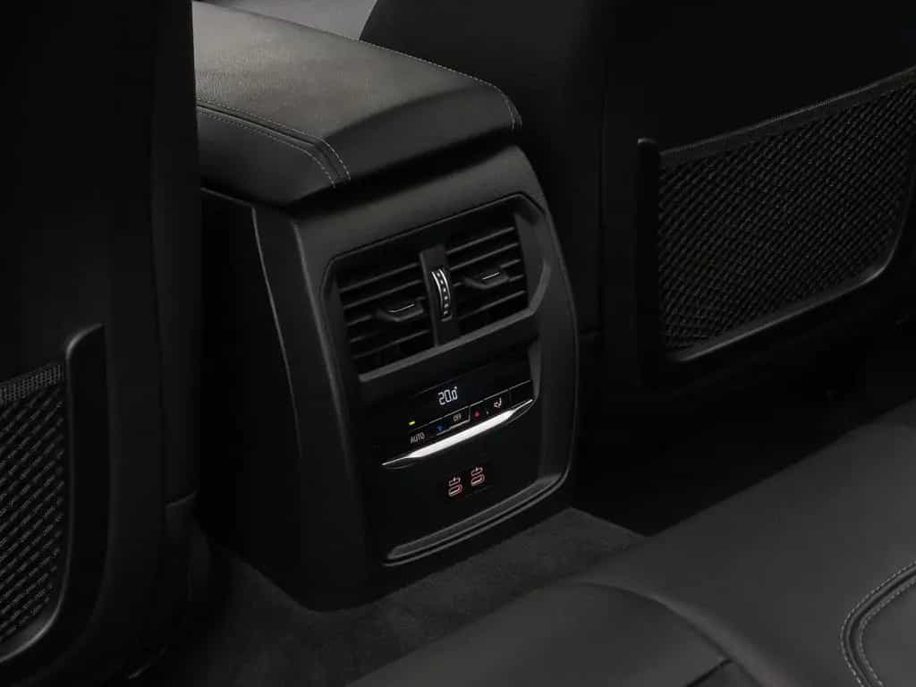 BMW 330 i xD Komfort DAB HiFi Leder M Sport 19Zoll 10/2022-photo-28