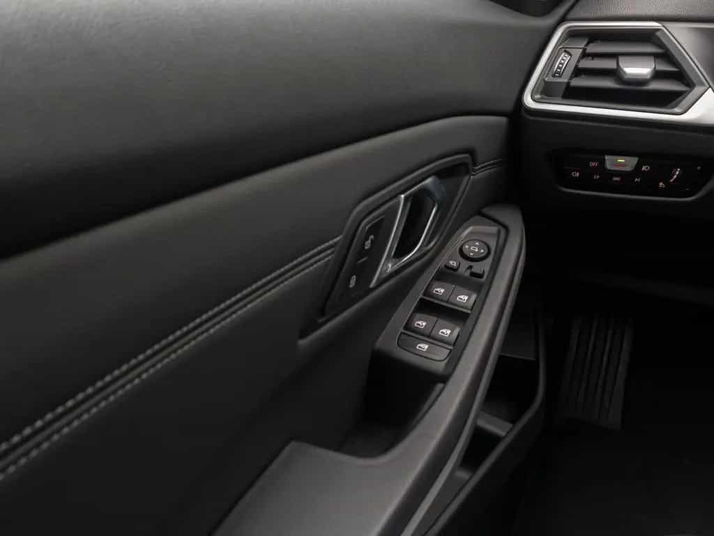 BMW 330 i xD Komfort DAB HiFi Leder M Sport 19Zoll 10/2022-photo-32