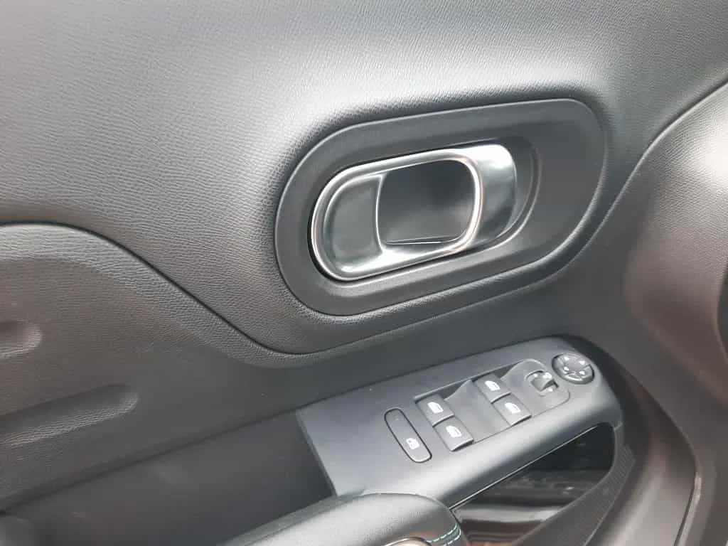 Citroën C5 Aircross 1.2 145 Plus LED SHZ Klima Kamera 03/2025-photo-16