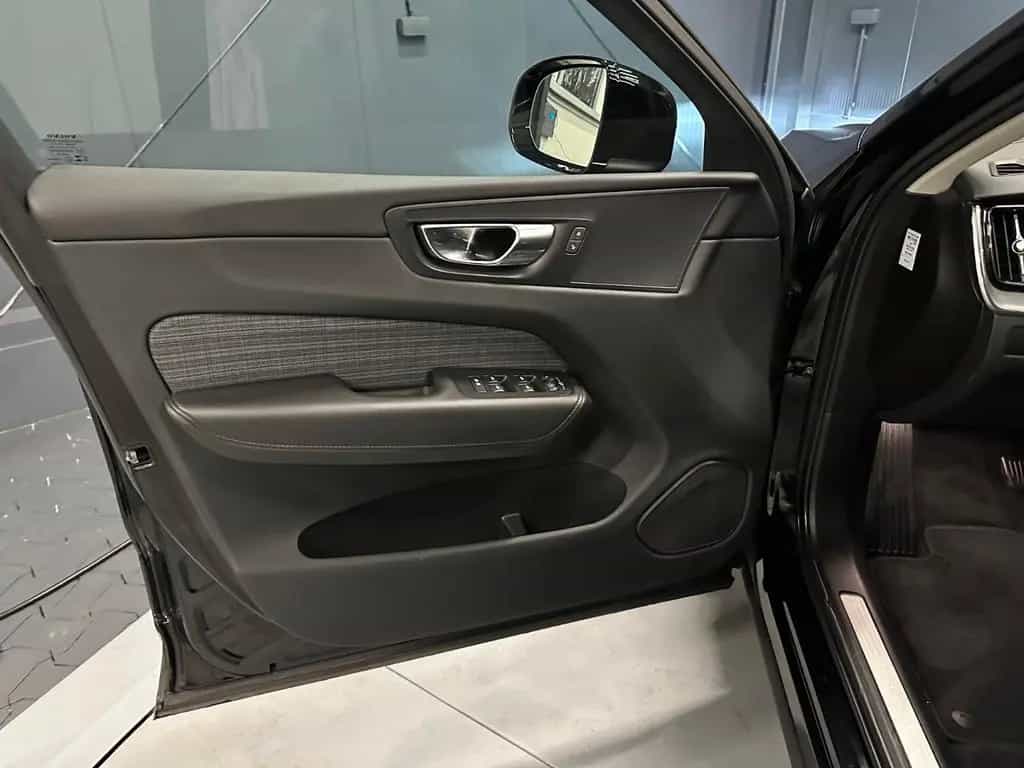 Volvo XC60 Core *19Zoll*AHK*Winter-Paket*Google*KAMERA 05/2023-photo-11