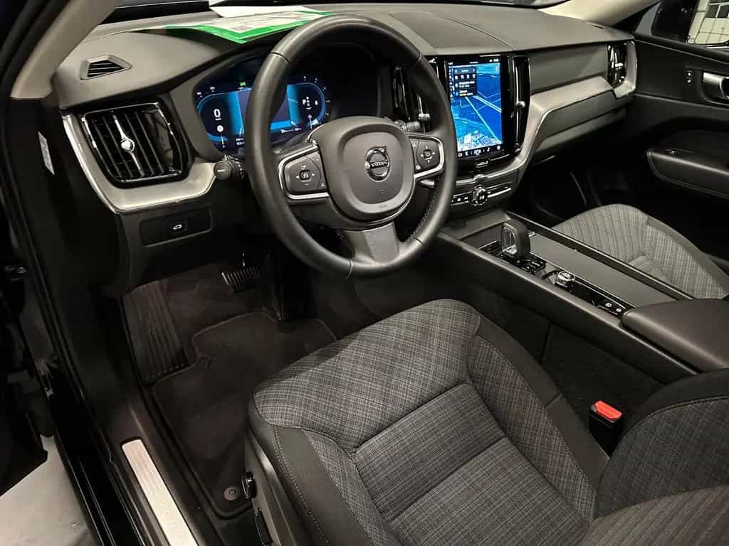 Volvo XC60 Core *19Zoll*AHK*Winter-Paket*Google*KAMERA 05/2023-photo-13
