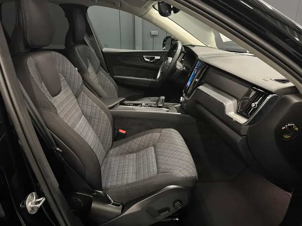 Volvo XC60 Core *19Zoll*AHK*Winter-Paket*Google*KAMERA 05/2023-photo-7