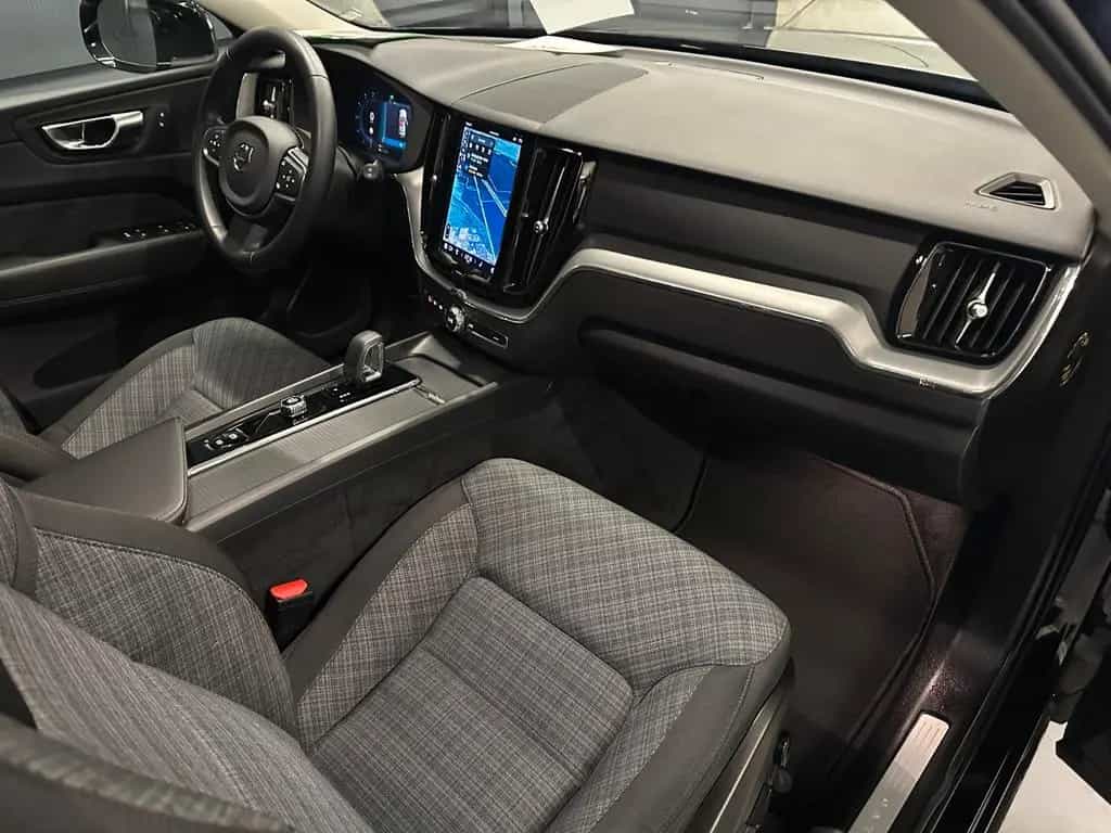 Volvo XC60 Core *19Zoll*AHK*Winter-Paket*Google*KAMERA 05/2023-photo-8