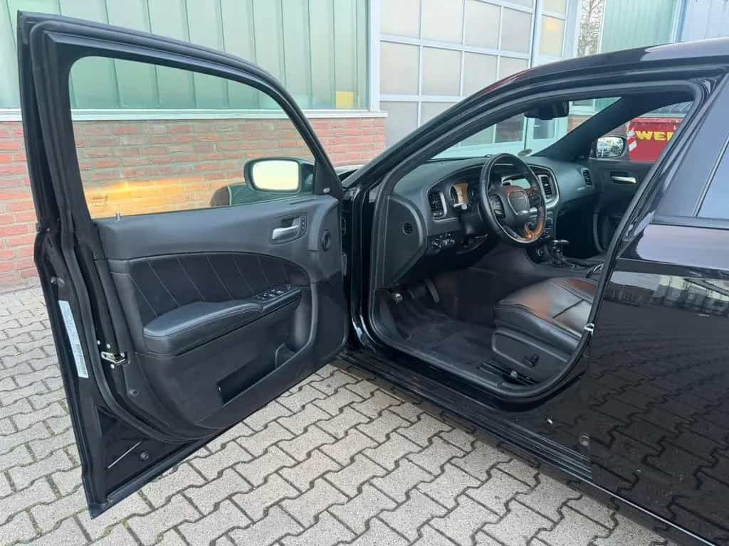 Dodge Charger V8 5,7L R/T 05/2018-photo-3