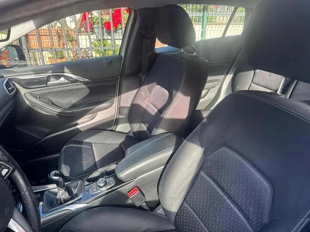 Infiniti Q30 1.5 diesel Premium 05/2018-photo-3