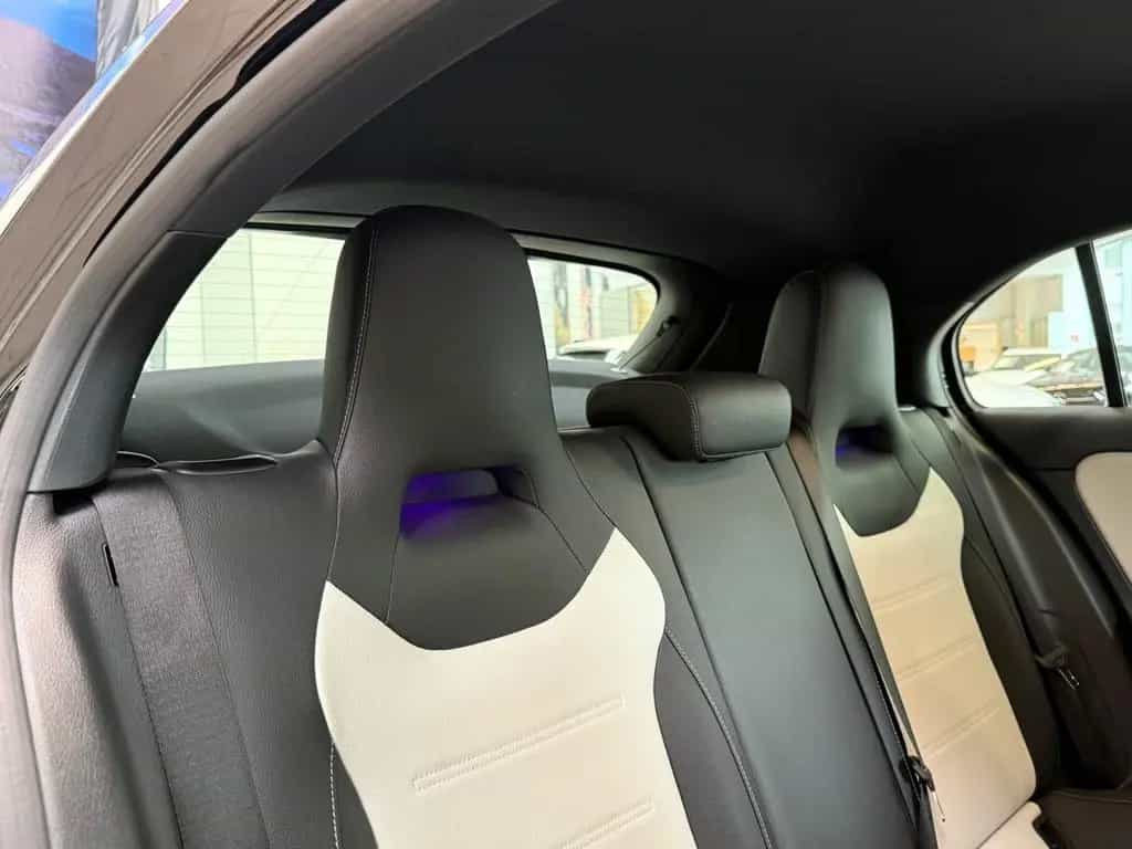 Mercedes-Benz A 220 d AMG DISTR+HUD+MBEAM+360°+KEYLESS+18"+FAP 10/2020-photo-16