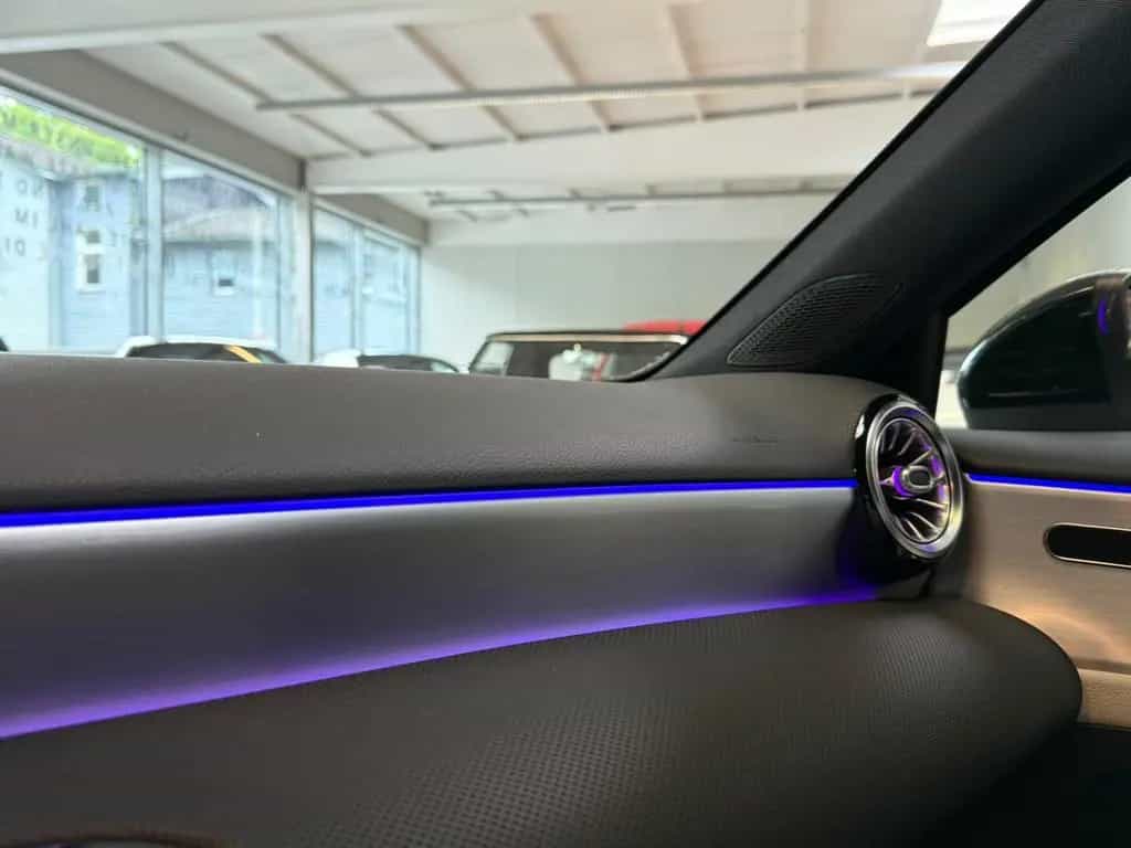 Mercedes-Benz A 220 d AMG DISTR+HUD+MBEAM+360°+KEYLESS+18"+FAP 10/2020-photo-17