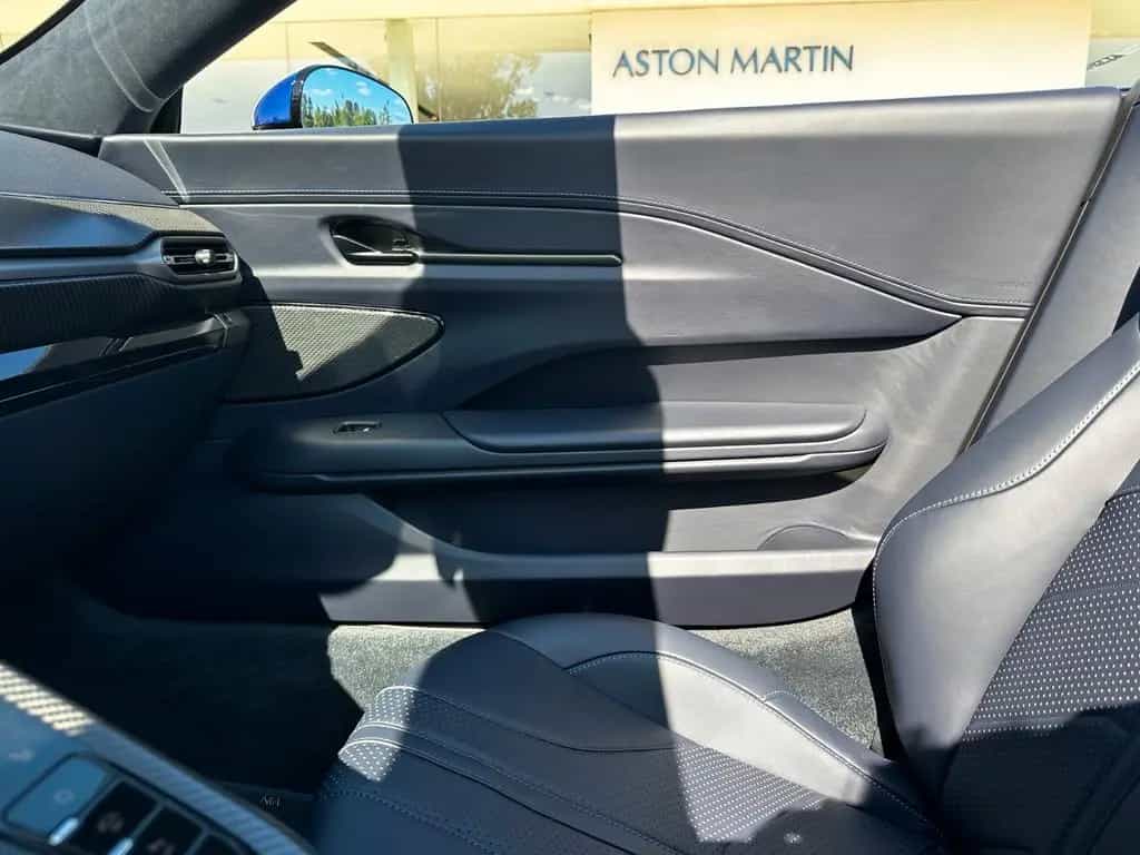 Aston Martin V8 Vantage 4.0 V8 Roadster null-photo-30