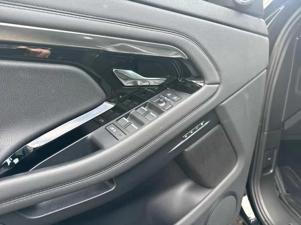 Land Rover Range Rover Evoque SE D200 Pano LED Black 10/2022-photo-17