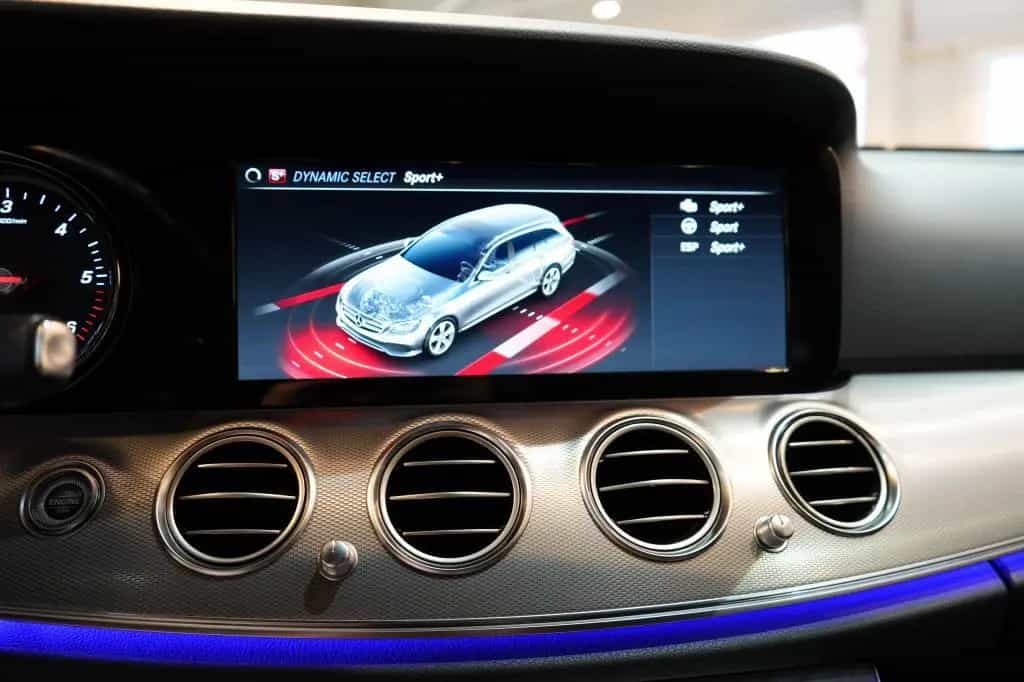 Mercedes-Benz E 300 d T AMG *LED*Navi*Kamera*AHK* 08/2019-photo-15