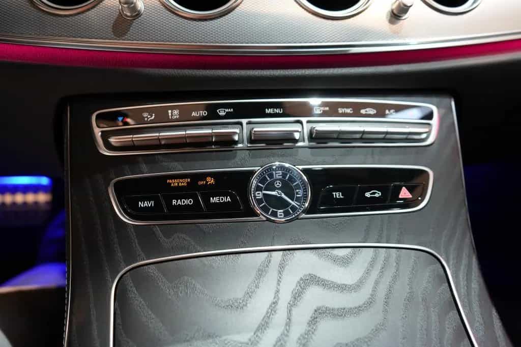 Mercedes-Benz E 300 d T AMG *LED*Navi*Kamera*AHK* 08/2019-photo-17